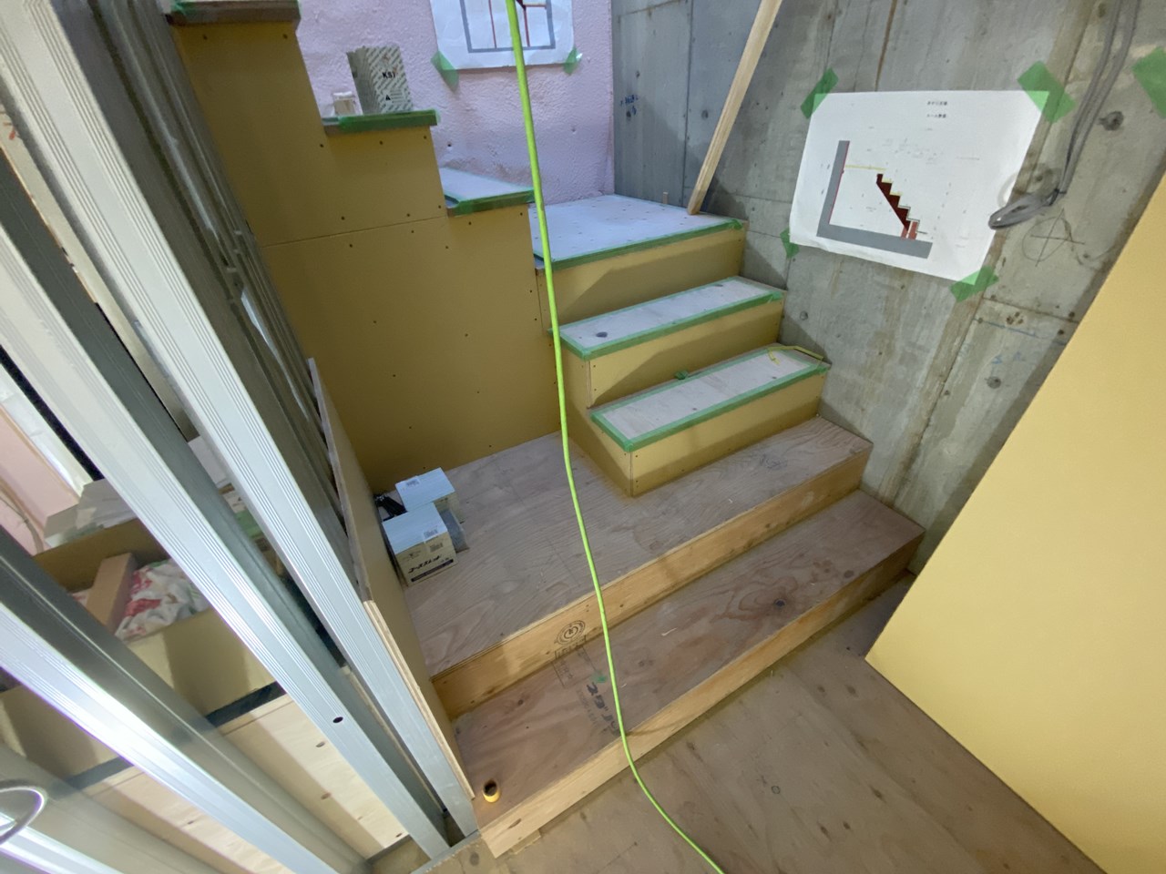 大阪のコートハウス　階段の工事写真