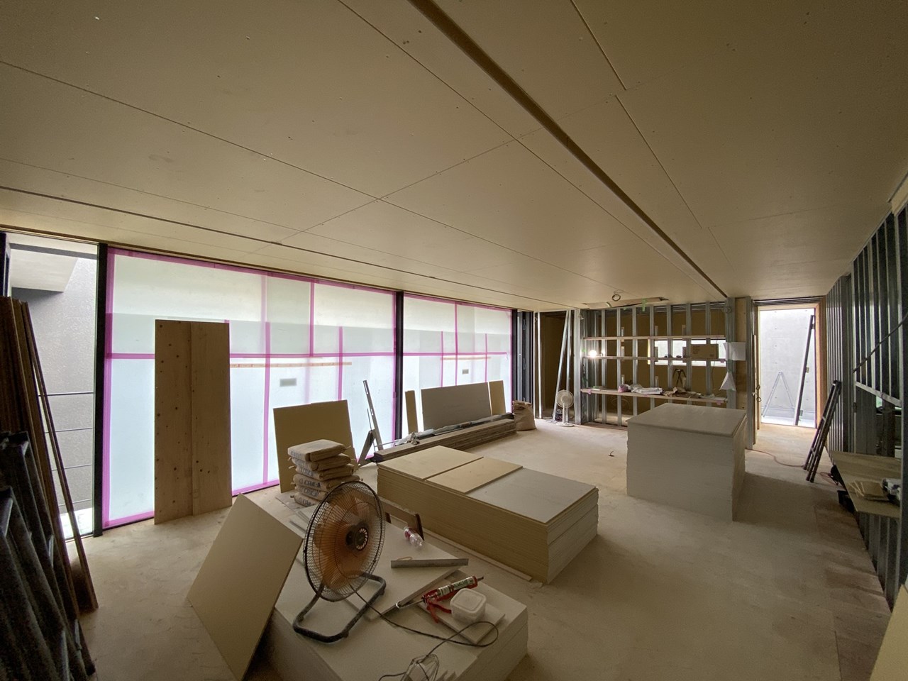 大阪のコートハウス　2階リビングの工事写真