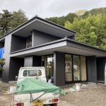 丹波篠山に建つ別荘住宅。外観工事写真