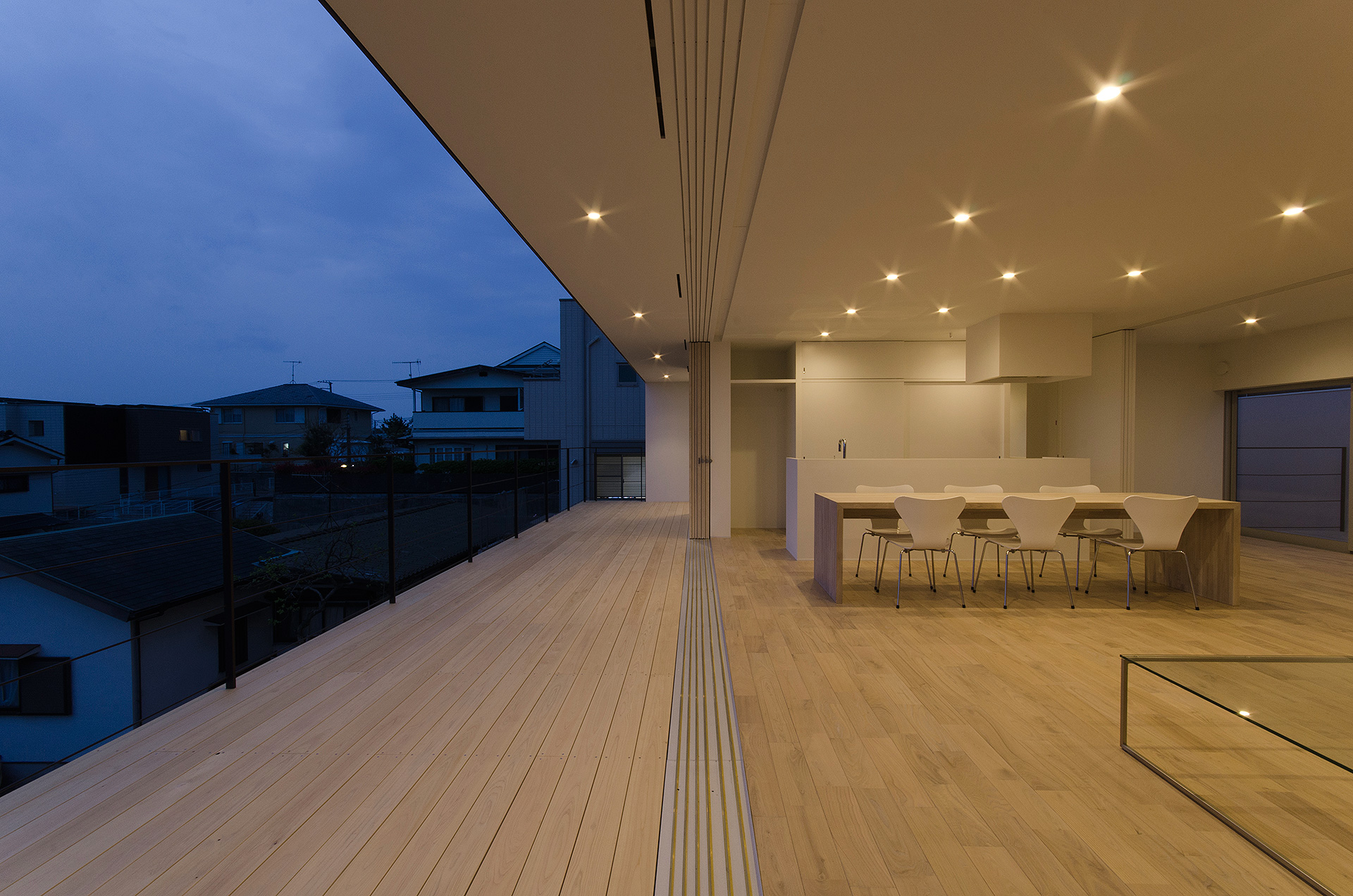 兵庫県明石市に建つ住宅,眺望を活かした住まい,2階LDKの夕景実例写真