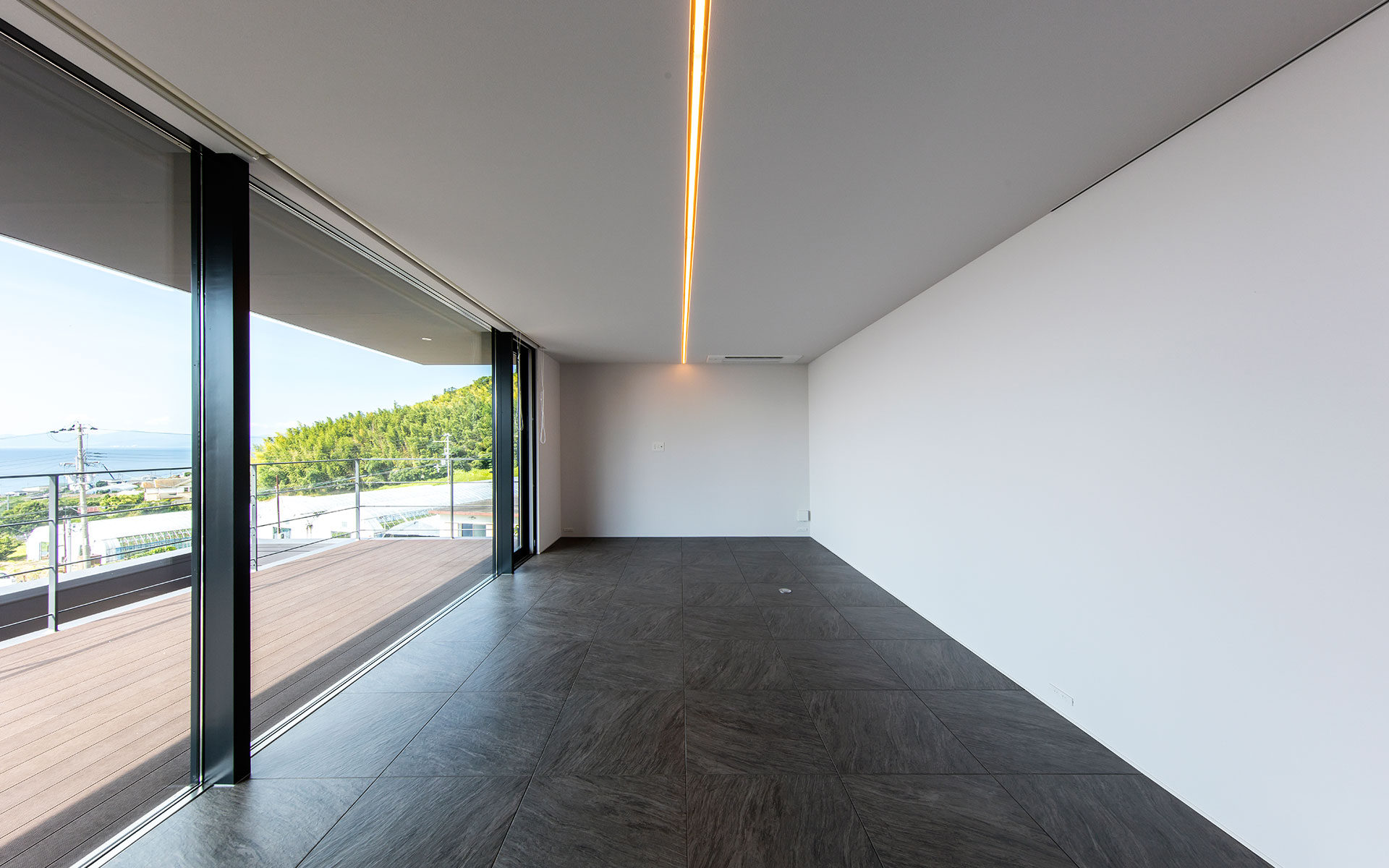 淡路島に建つ海を眺める家の内観写真