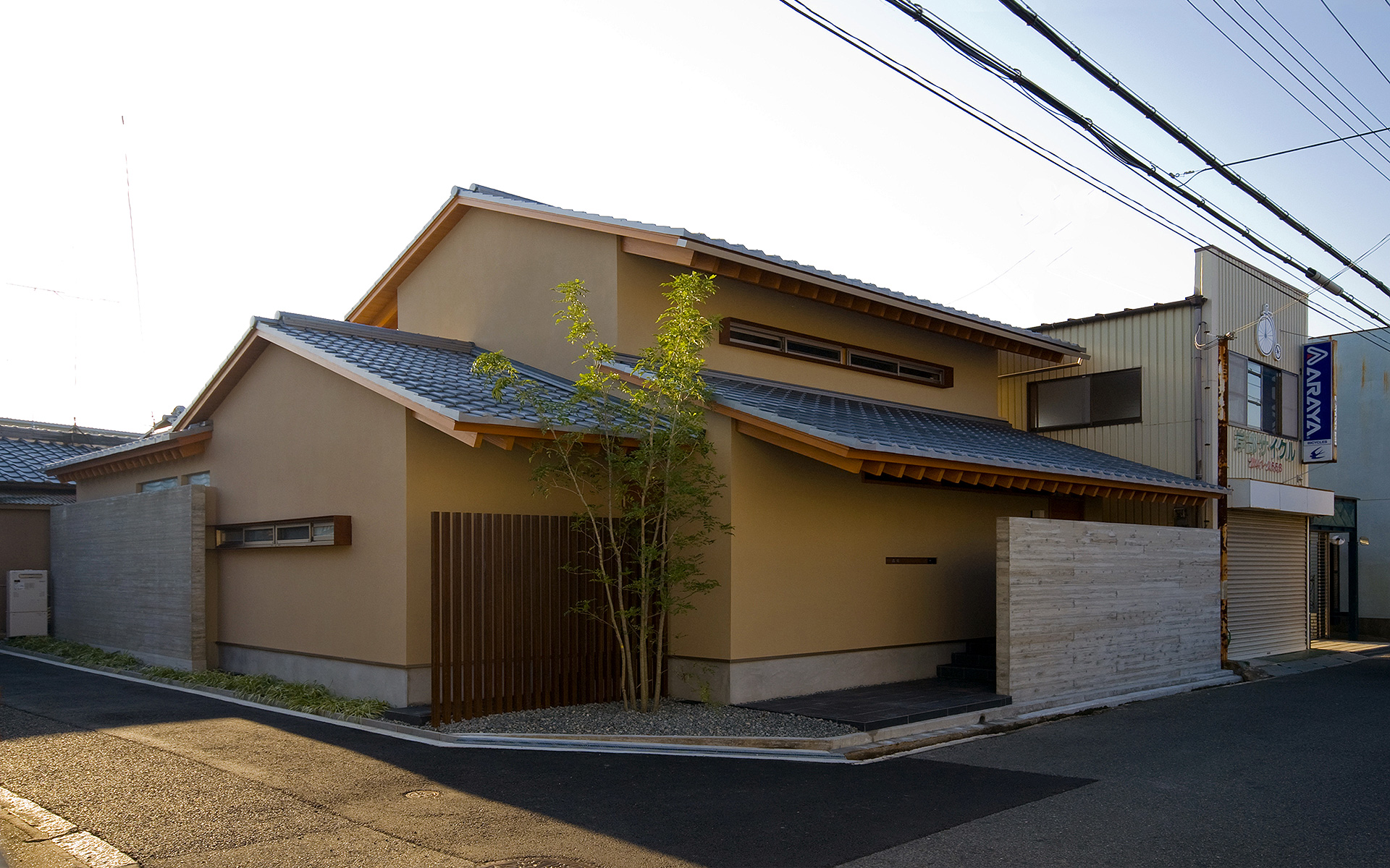 大阪府和泉市にある中庭の家の外観実例写真