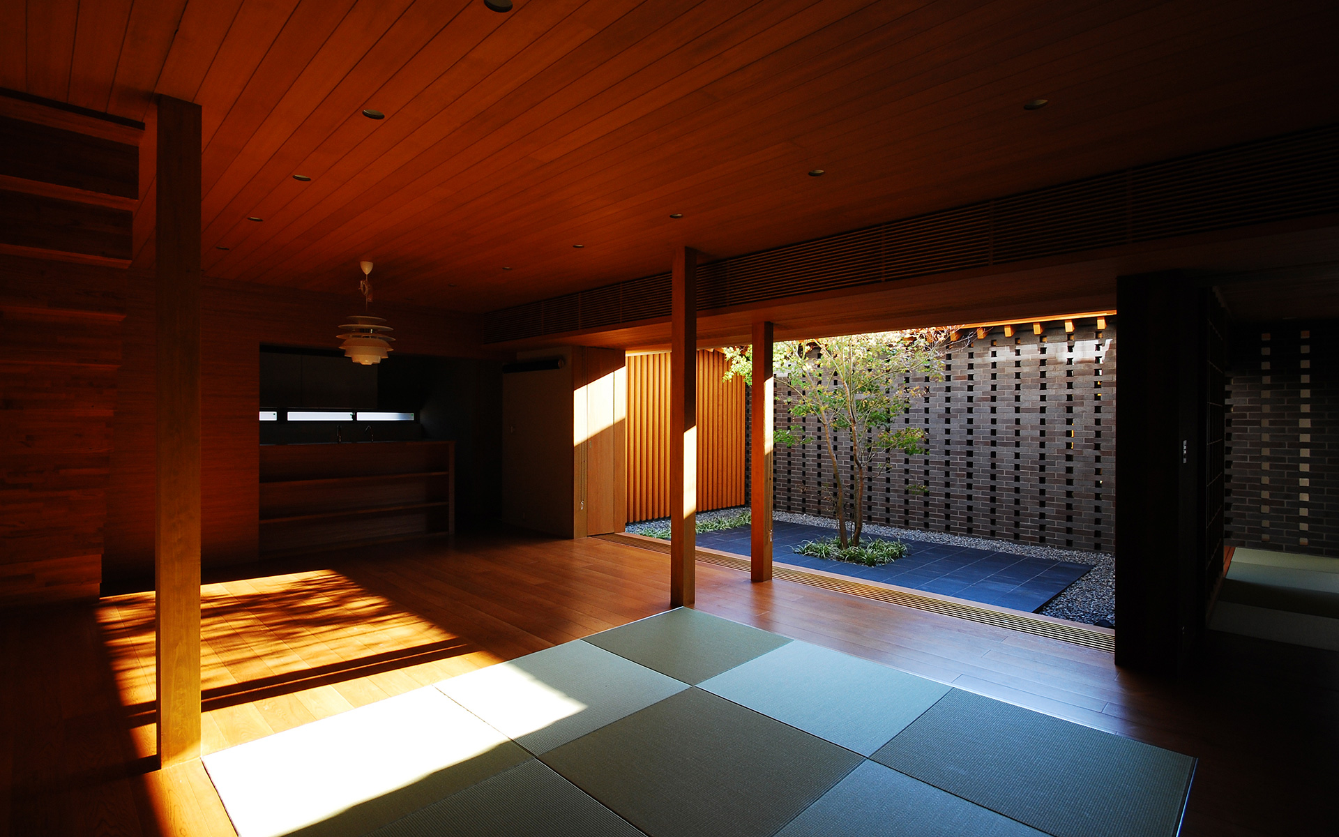 大阪府和泉市にある中庭の家の内観実例写真