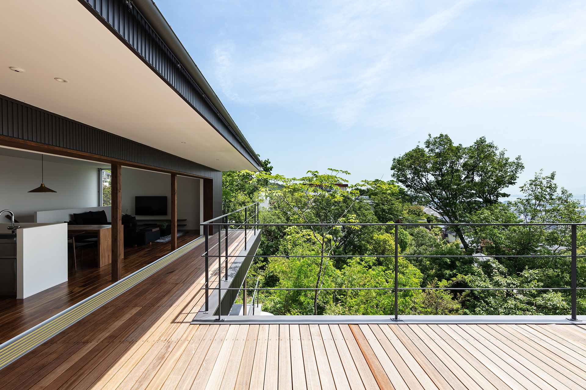 神戸市の山手に建つ景色の良い住宅のテラス