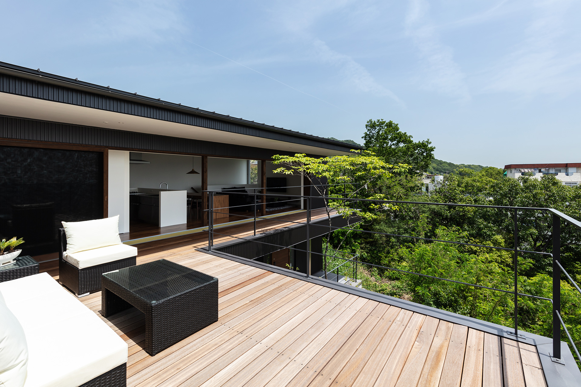 神戸市御影の高台に建つ景色の良い注文住宅のアウターテラス