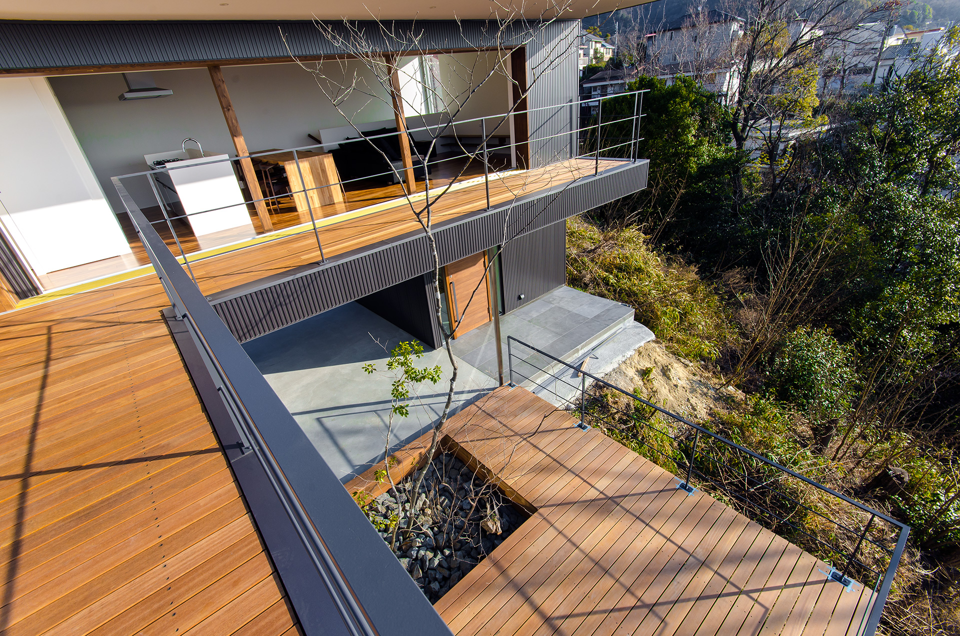 神戸市の高台に建つ眺望のある注文住宅の庭