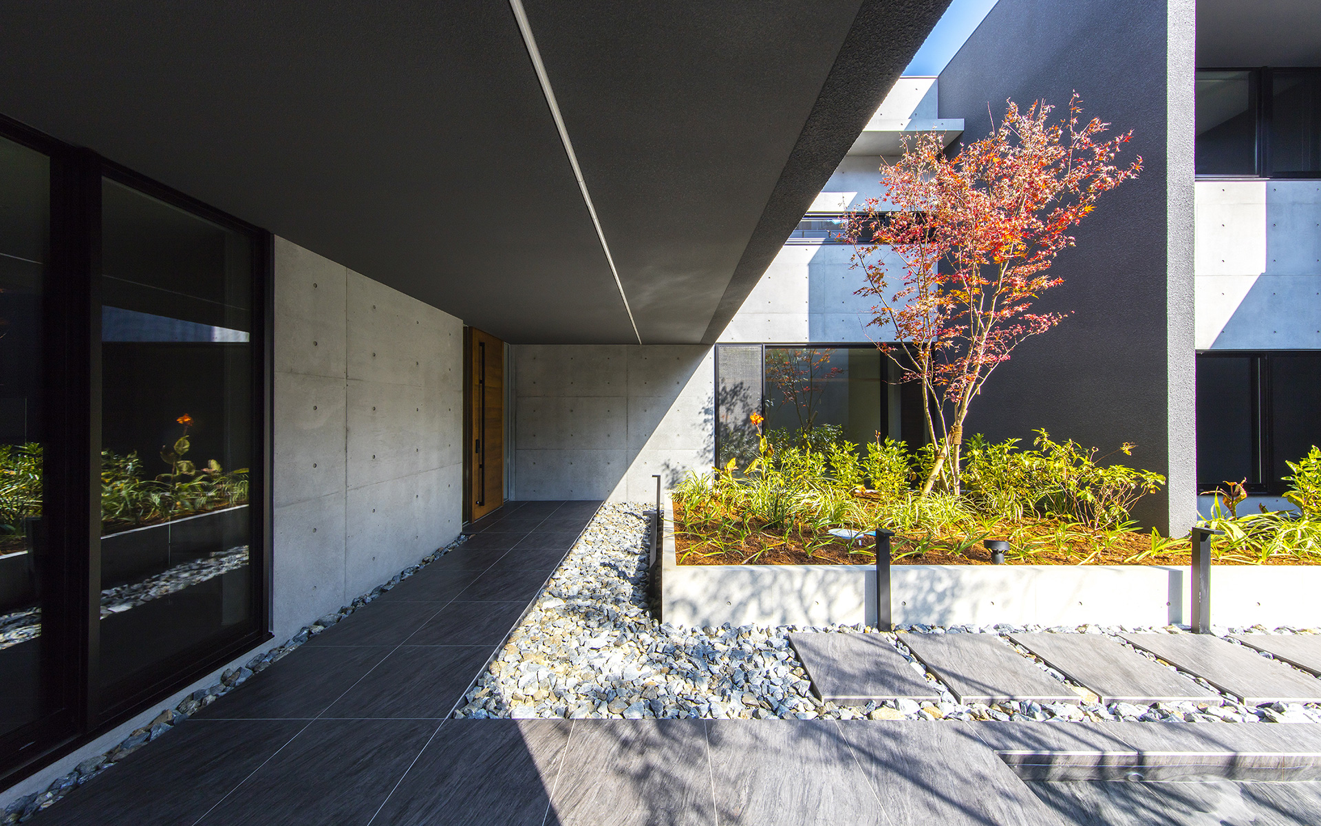 大阪の建築家による美術館のような佇まいのRC打ち放し注文住宅