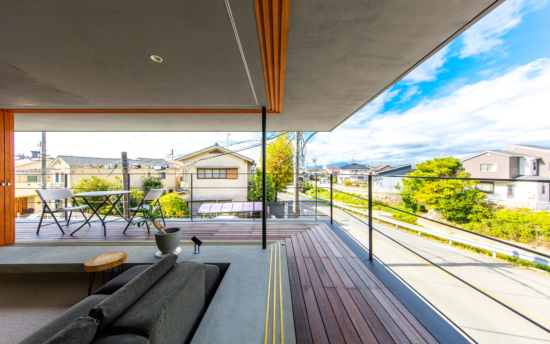 芦屋をはじめとして関西で活動する設計事務所による注文住宅 開放感溢れる2階リビングからの景色