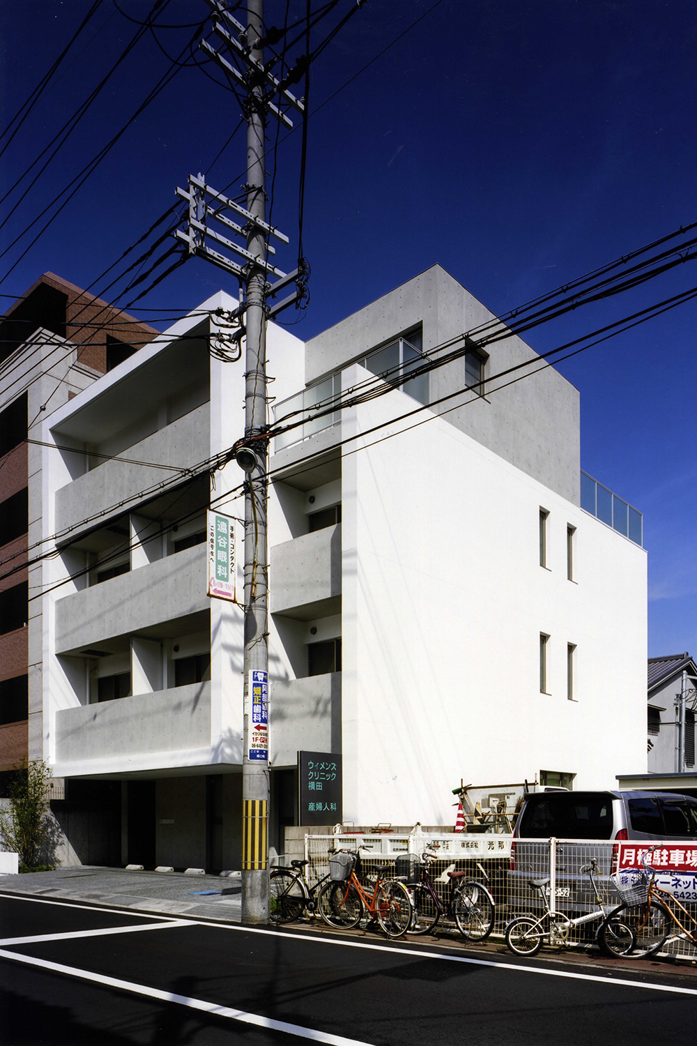 兵庫県尼崎市にある医院併用賃貸マンションの外観実例