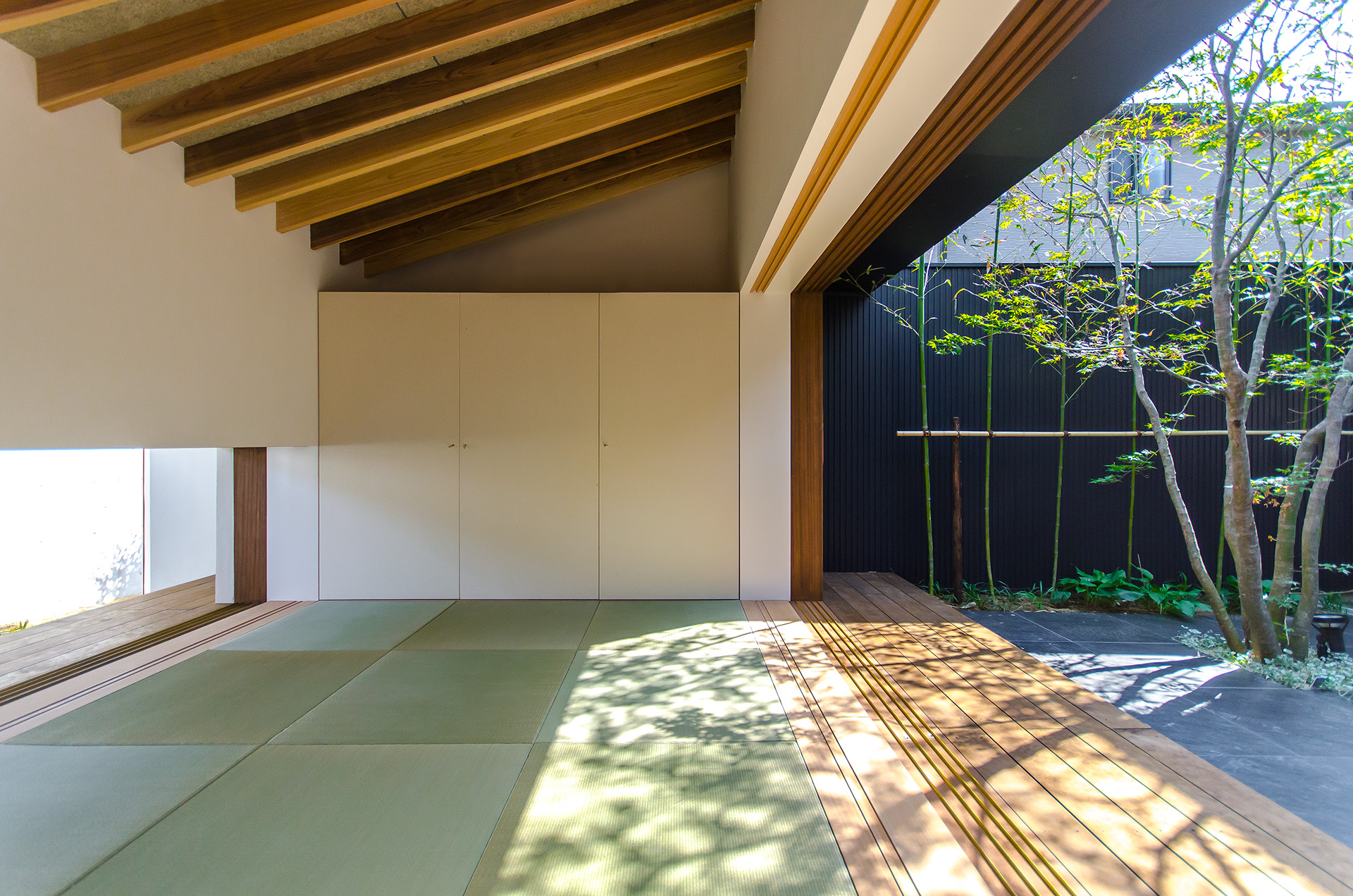 堺市西区にある中庭の家、和室の写真